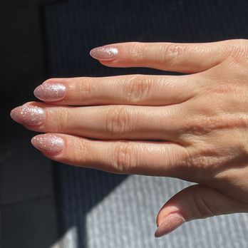 La Vida Nails & Spa - Almond Nails Sparkle Nails - Nail Salons Near Me - Bourbonnais, Illinois
