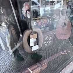 Toilet seat guitar?!?!!
