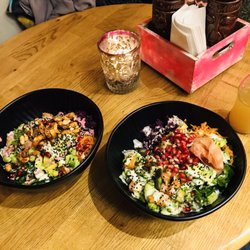Lawaii Poké Bar - Leckere Poké bowl mit Lachs.