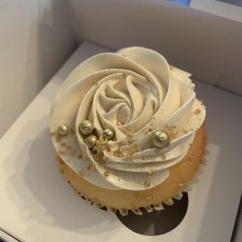 Sweet Traders - Wedding cupcakes for the neighbors - Bakeries Near Me - Huntington Beach, California Sweet Traders - Wedding cupcakes for the neighbors - Bakeries Near Me - Huntington Beach, California