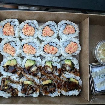 MakiMaki Sushi - Eel Avocado Maki Spicy Crab Maki - Sushi Bars Near Me - New York, New York