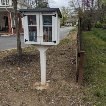 Little Free Library 76609 - Little Free Library 76609, 605 W Central Ave, Bentonville - Community Book Box Near Me - Bentonville, Arkansas Little Free Library 76609 - Little Free Library 76609, 605 W Central Ave, Bentonville - Community Book Box Near Me - Bentonville, Arkansas