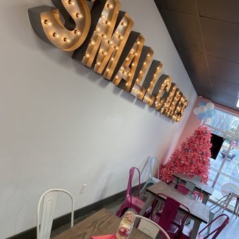 Smallcakes - Inside of store..... - Custom Cakes Near Me - Bryant, Arkansas Smallcakes - Inside of store..... - Custom Cakes Near Me - Bryant, Arkansas