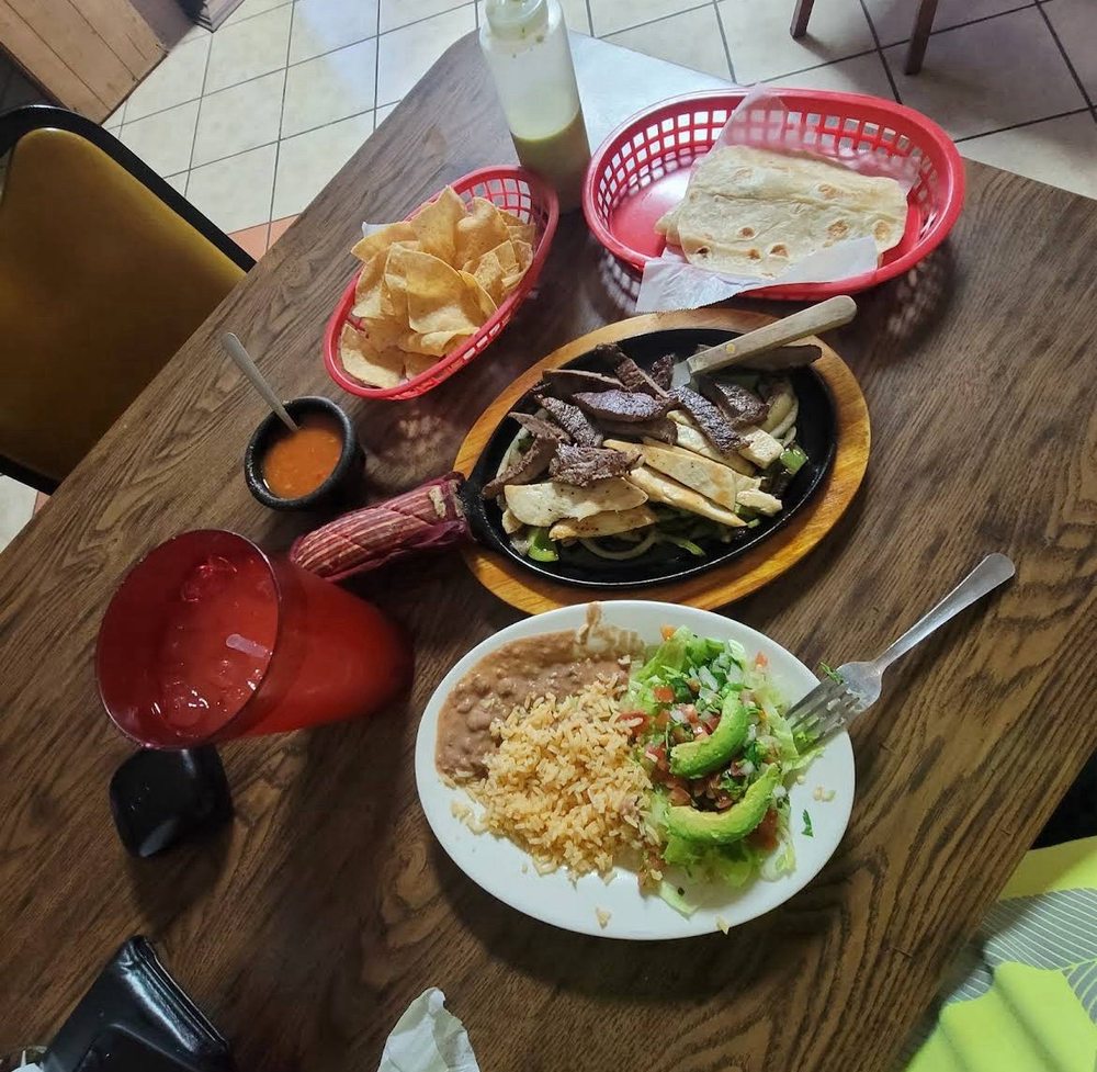 El Comal Mexican Restaurant Logo