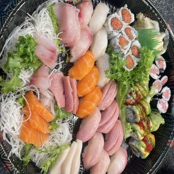 Sushi You - Love Boat Entree for 3, look at the quality of fish & cut (check price online so you know what my recent gripe w/Union Sushi was)... - Sushi Bars Near Me - Oakland Gardens, New York Sushi You - Love Boat Entree for 3, look at the quality of fish & cut (check price online so you know what my recent gripe w/Union Sushi was)... - Sushi Bars Near Me - Oakland Gardens, New York