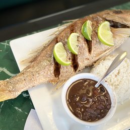 Pescado Entero - yummy Pescado Entero - yummy