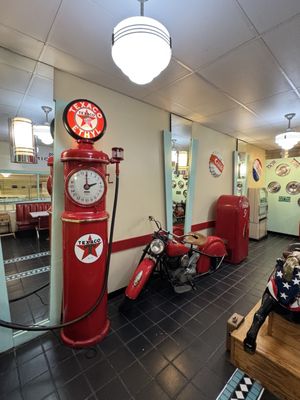 Lori's Diner by null