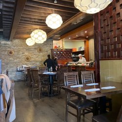 Hachi Sushi - Interior