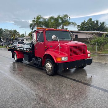Road Oasis Towing Service - towing company - Towing Near Me - Redondo Beach, California Road Oasis Towing Service - towing company - Towing Near Me - Redondo Beach, California