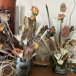 Dried flowers in motorcycle pistons Dried flowers in motorcycle pistons