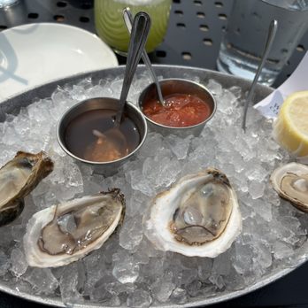 Half Moon - Oysters - very good - New American Near Me - Dobbs Ferry, New York