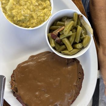 Kelley's Country Cookin' - Meatloaf with green beans and broccoli cheese casserole - American Near Me - Houston, Texas Kelley's Country Cookin' - Meatloaf with green beans and broccoli cheese casserole - American Near Me - Houston, Texas