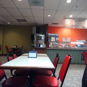 Leb Byblos Mediterranean Grill - Main dining area...nothing fancy but clean and well maimtained - Salad Near Me - Marietta, Georgia
