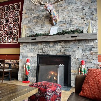 The Glen House - Fireplace in lobby - Hotels Near Me - Gorham, New Hampshire The Glen House - Fireplace in lobby - Hotels Near Me - Gorham, New Hampshire