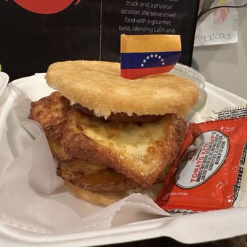 Gula express - #1 Arepa Basic with Fried Cheese and Sweet Plantain - Food Trucks Near Me - Verona, New Jersey