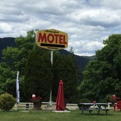 A new Motel for Arrow Lake just opened up.
