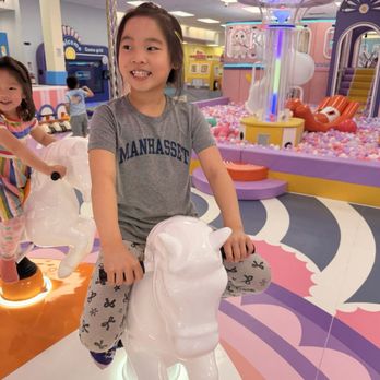 Wonder 4 Kids - Free carousel - Indoor Playcenter Near Me - Carle Place, New York