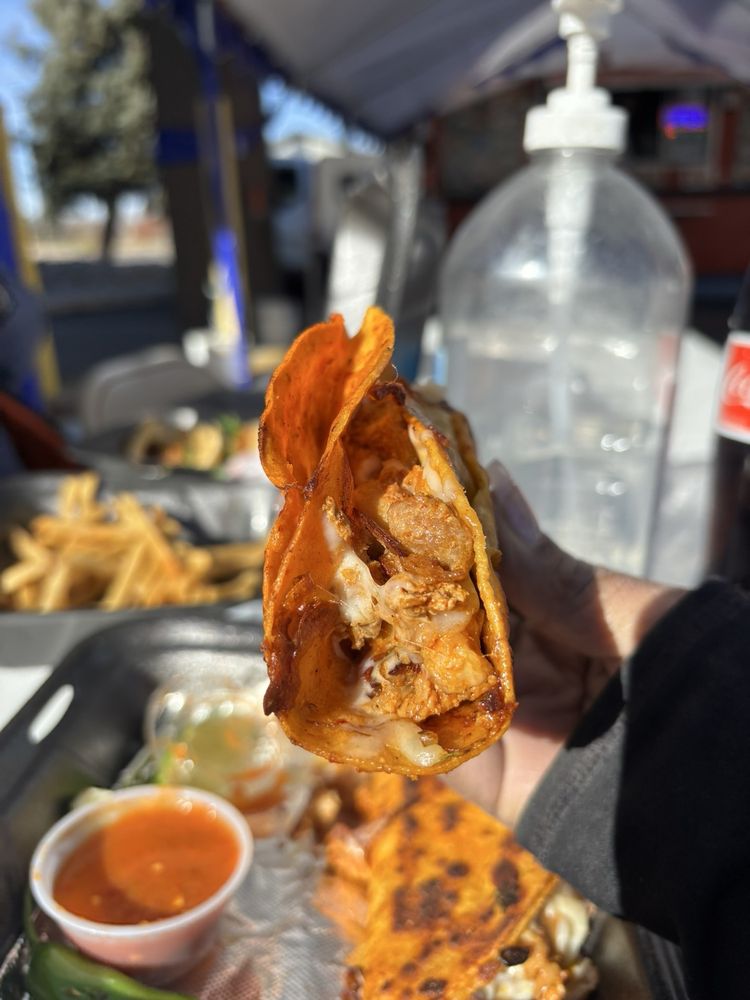 Tortas Y Tacos Mollo Y Rifle