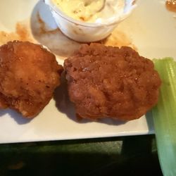 Redbone's Grill & Bar - Buffalo chicken appetizer - got only 5 small pieces