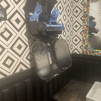 Vidorra - Women's bathroom and the female workers went in the bathroom 30 minutes before me and they didn't dry are wash hands - Mexican Near Me - Dallas, Texas Vidorra - Women's bathroom and the female workers went in the bathroom 30 minutes before me and they didn't dry are wash hands - Mexican Near Me - Dallas, Texas