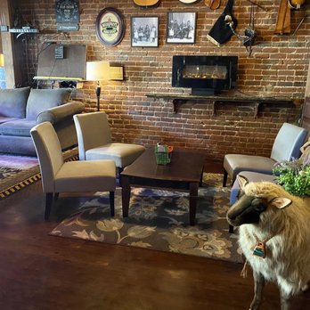 4 Daughters Irish Pub - Lounge area - Pubs Near Me - Medford, Oregon 4 Daughters Irish Pub - Lounge area - Pubs Near Me - Medford, Oregon