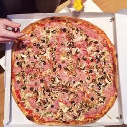Pizza Burger Hovorčovice - Pizzu delaji v nekolika velikostech- tohle je ta nejvetsi a to se opravdu snist neda!