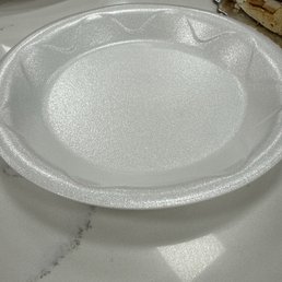 Pedimos una Pavlova para comerla en la mesa después de cenar. Nos cobraron $10 por los platos y cucharas para comer el postre! Pedimos una Pavlova para comerla en la mesa después de cenar. Nos cobraron $10 por los platos y cucharas para comer el postre!