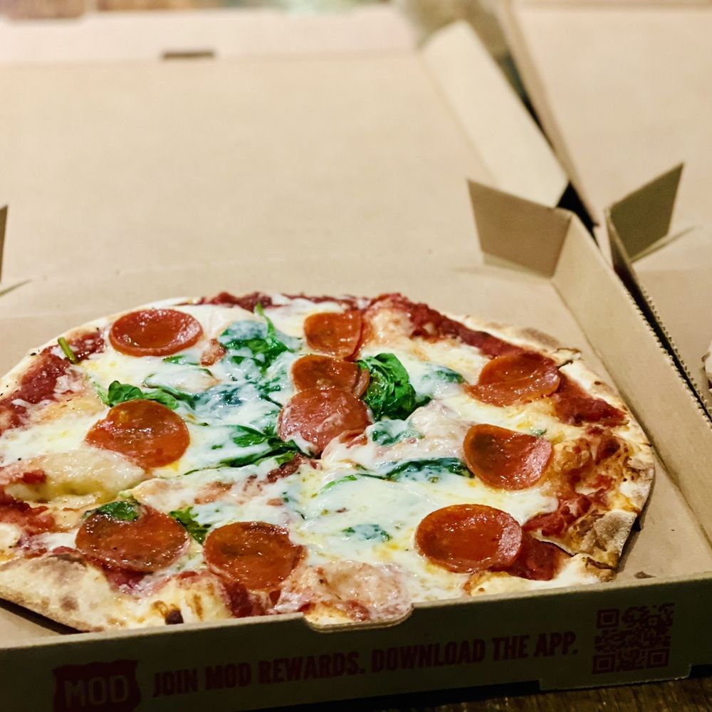 Pepperoni Cheese and Spinach Pizza Pepperoni Cheese and Spinach Pizza