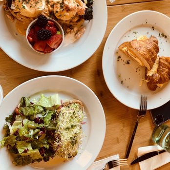 Bloom - Avocado Toast Croissant Breakfast Sandwich Smoked Salmon Bene - American Near Me - Santa Clara, California