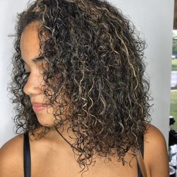 Gabriellas Salon & Day Spa - Curly cut and highlights