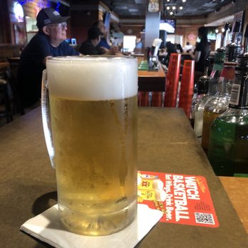 Hooters - Took forever to get this ... couldn't even order food at the same time and this is your pour? - American Near Me - Grapevine, Texas