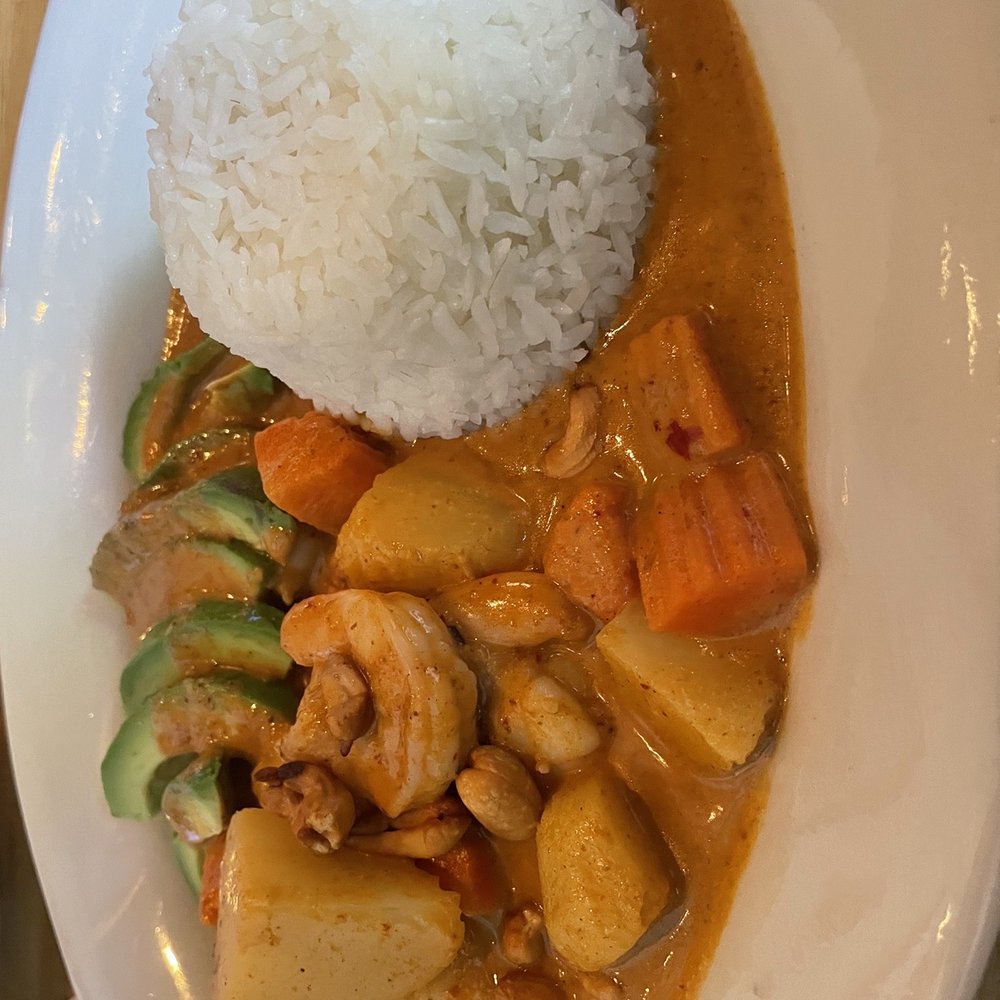Curry Curry Thai - Masaman curry with shrimp and avocado - Thai Near Me - Smyrna, Georgia