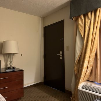 Quality Inn - Curtains falling down - Hotels Near Me - Morganton, North Carolina