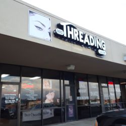 Deez Threading Salon - Frontal view of salon.  It's located in a shopping center strip.
