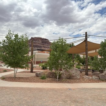 Moab Giants - Nice paths so even grandparents would enjoy this - Cafes Near Me - Moab, Utah