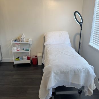 Esthelab - Treatment room - Medical Spas Near Me - West Hollywood, California Esthelab - Treatment room - Medical Spas Near Me - West Hollywood, California