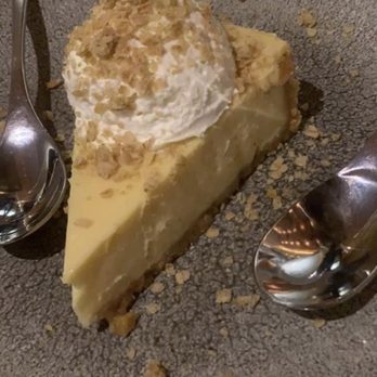 Earls Kitchen + Bar - Key Lime Pie - New American Near Me - Miami, Florida Earls Kitchen + Bar - Key Lime Pie - New American Near Me - Miami, Florida