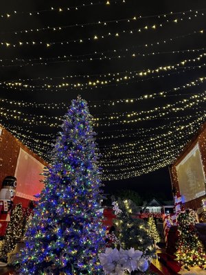 Frosty's Christmas Bar - Los Angeles by null