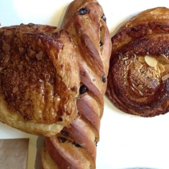 Damiani - Le roulé amandes, carré spéculos et une viennoise chocolat pour 4,10€ parfait pour demain matin! - Bakeries Near Me - Paris, 75