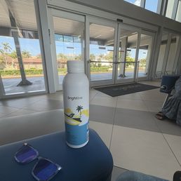 Lobby facing the tracks, nice and cold drink!!