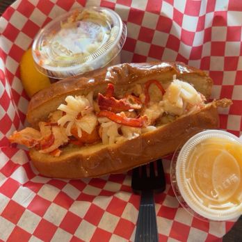 DJs Clam Shack - Lobster Roll - Seafood Near Me - Indian Shores, Florida