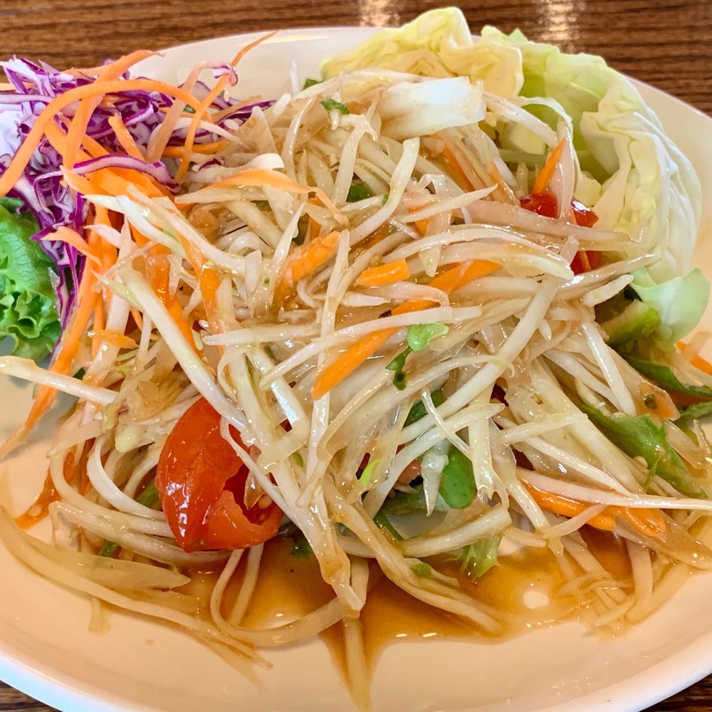 90 Degrees Bangkok Cafe and Bar - Papaya Salad was the star of the show. Really fresh and flavorful. - Thai Near Me - Bothell, Washington