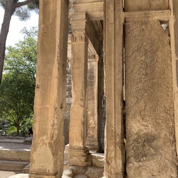 Temple de Diana - Landmarks & Historical Buildings Near Me - Nîmes, 30