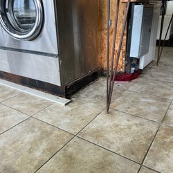 Forney Coin Laundry - Nasty!