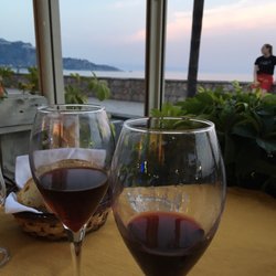 Capitano Uncino - Wine and pizza at the beach!