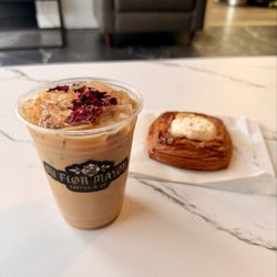 Mi Flor Mayor Coffee & Co - Mi Flor Mayor & Banana Cream Pie Danish