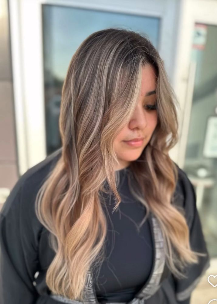 S&M Hair Salon Image
