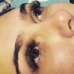 Mia Lash and Brow Lounge