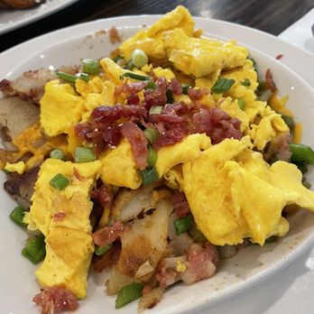 Broken Yolk Cafe - Hash Skillet - Breakfast & Brunch Near Me - Fullerton, California