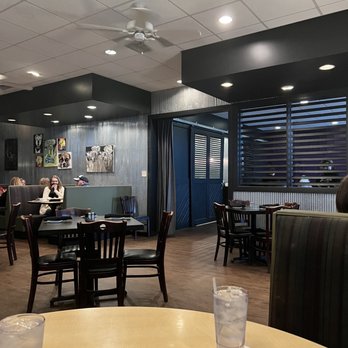 Kozak's Laketown Grill - New American Near Me - Smithville, Missouri